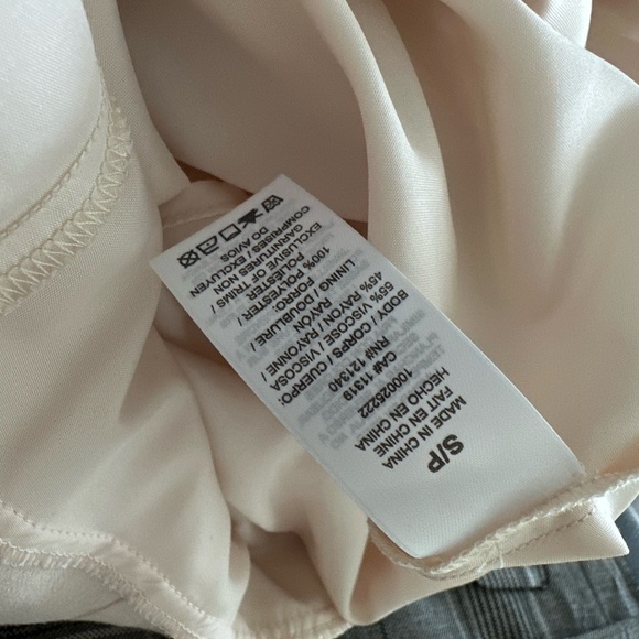 Dynamite Cream Flowy Cold Shoulder Dress S - Picture 4 of 4